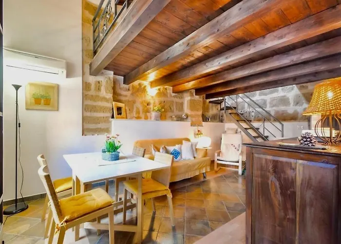 Alghero Old Town Apartment Steps To Sea And Scenic Ramparts