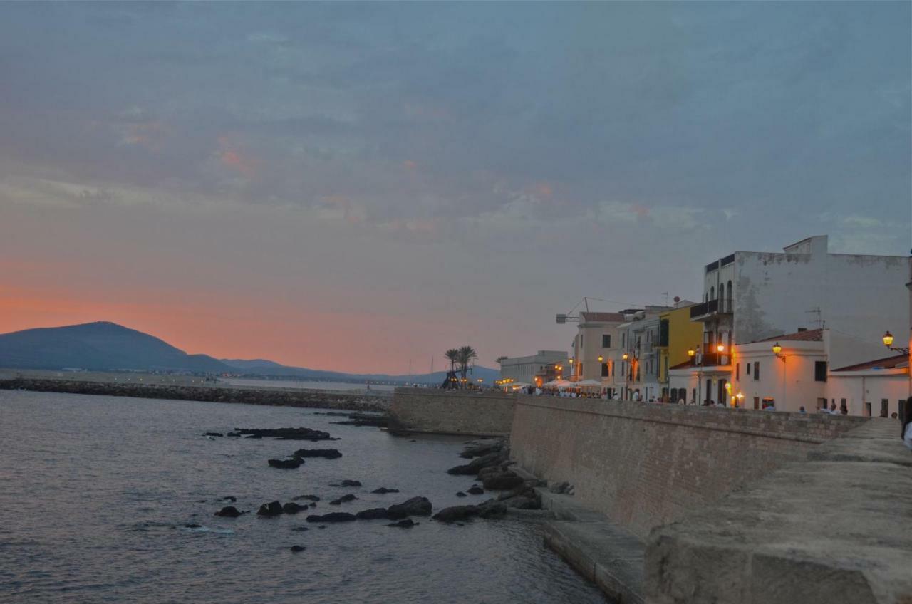 Old Town Steps To Sea And Scenic Ramparts Apartment *