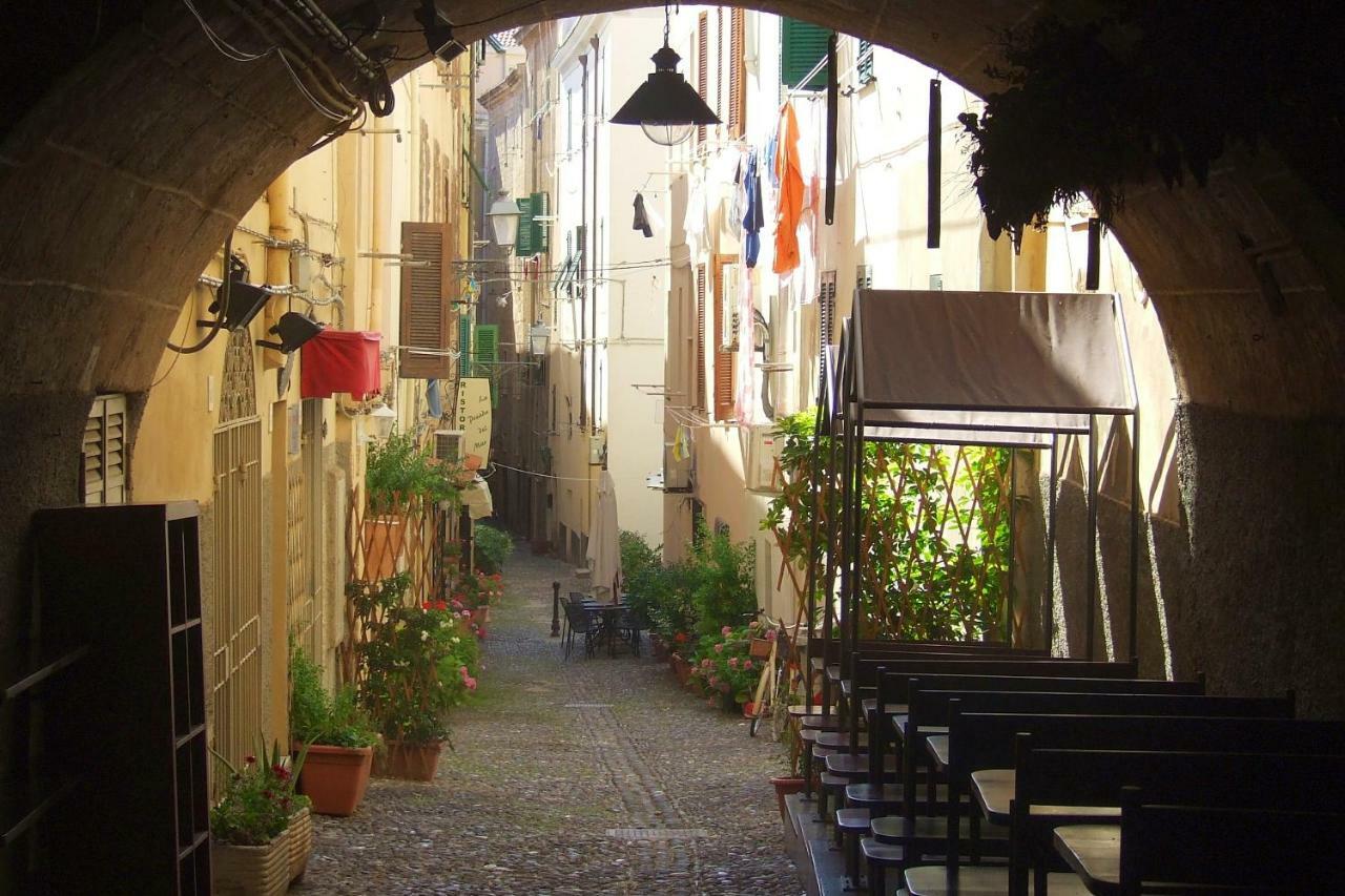 Old Town Steps To Sea And Scenic Ramparts *