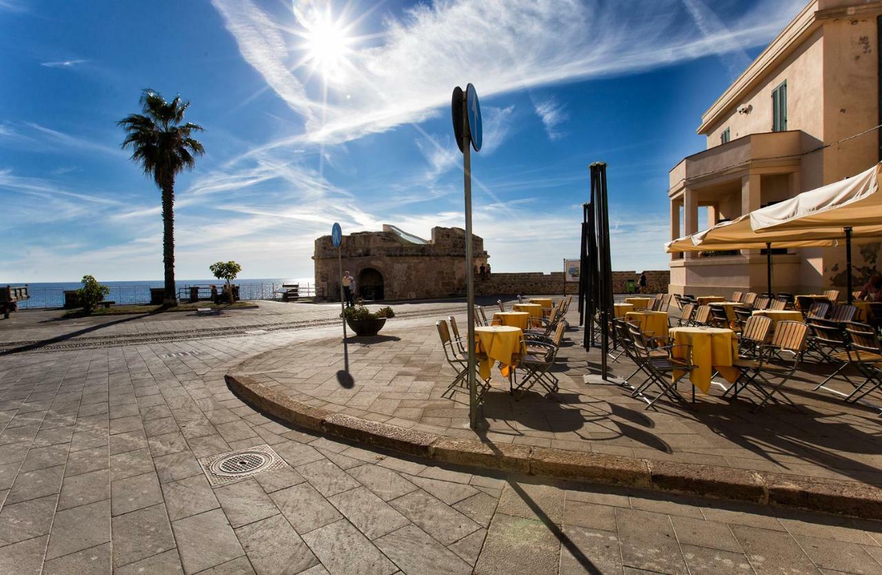 Old Town Steps To Sea And Scenic Ramparts Apartment *